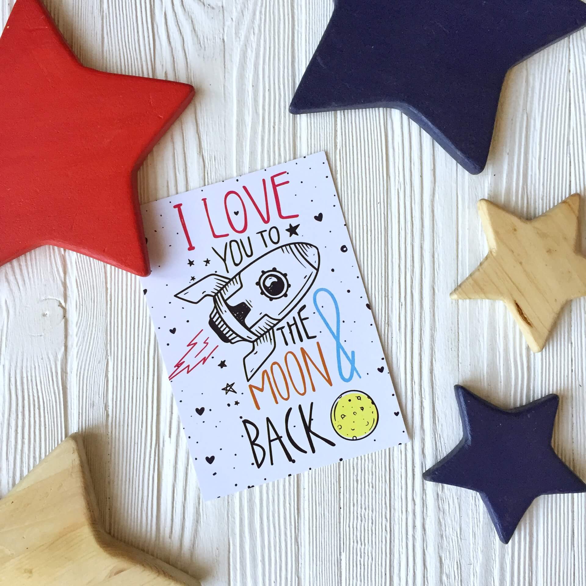  Открытка с розовым пушистым сердцем и надписью I love you. неоновая надпись ...